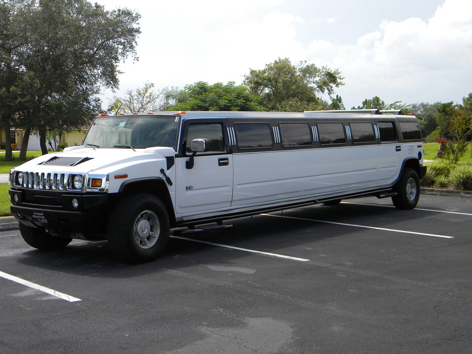 http://www.a1limobus.com/images/gallery/white-tuxedo-hummer-limo/wedding-limousine.jpg